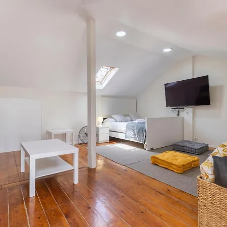 Gloria's Terrace By Lovelystay Lisboa