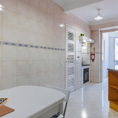 Gloria's Terrace By Lovelystay شقة Lisboa