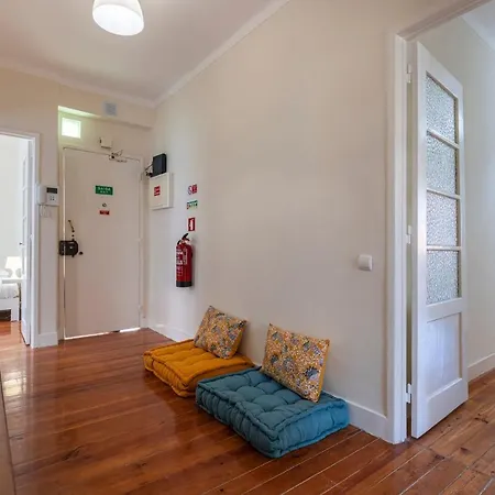 Apartment Gloria's Terrace By Lovelystay Lisbon