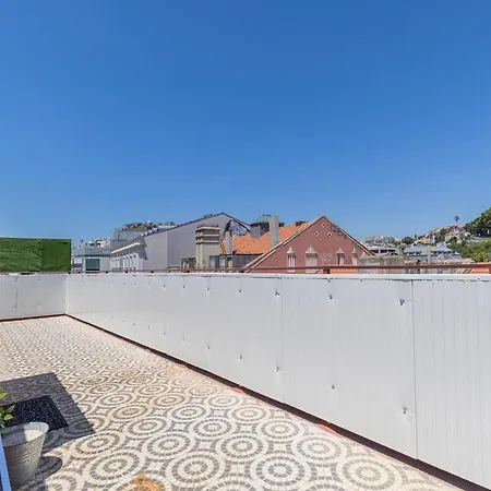Gloria's Terrace By Lovelystay Apartment